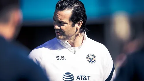 La razón por la que Solari no regularizó el trámite migratorio.