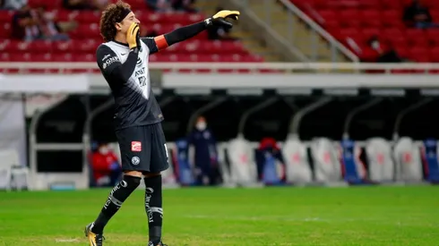 Joserra le pega fuerte a Ochoa.