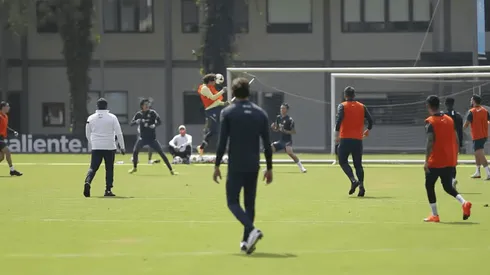Ochoa anotó un golazo en el entrenamiento.