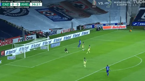 Cáceres abandona el Clásico Joven por lesión.