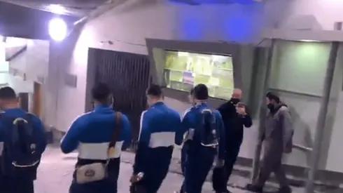 América llega al Estadio Azteca en autos particulares de los jugadores.