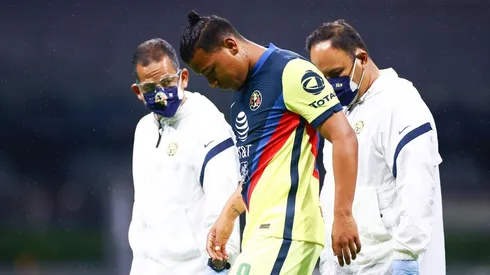 Roger solo estuvo diez minutos en cancha antes de salir por lesión.