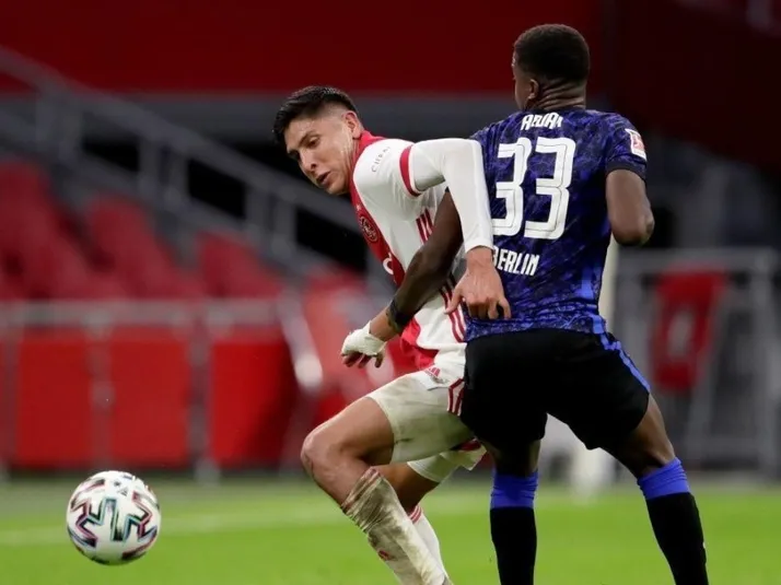 Edson Álvarez presente en un nuevo triunfo del Ajax