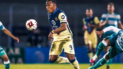 Martínez abrió la cuenta ante Santos.