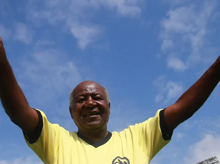 Arlindo dos Santos y su golazo en la inauguración del Azteca