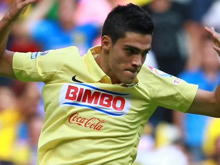 ¡Raúl posó con la playera blanca!