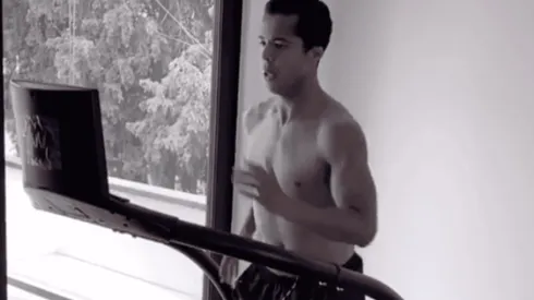 Gio dos Santos comparte video de su entrenamiento en casa.