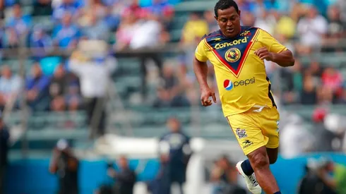 Quiénes son los 3 DTs que propuso Santos para reemplazar al Piojo