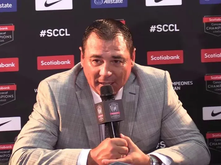 Insólito: para el DT de Comunicaciones, la plancha a Ibargüen fue normal