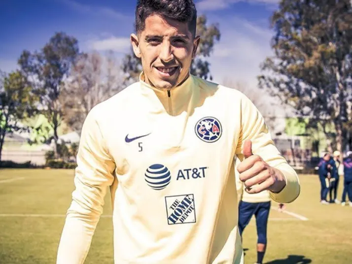 Trato de hacer lo que Riquelme y Maradona: Cáseres