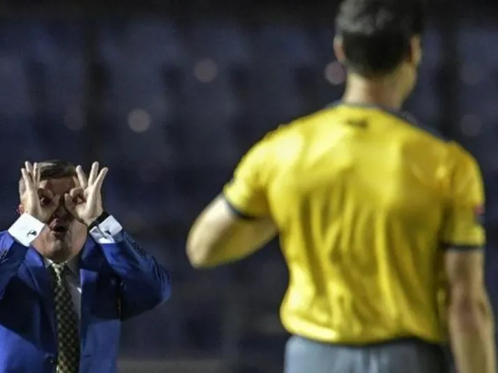Indignación en el América con el arbitraje de Marrufo