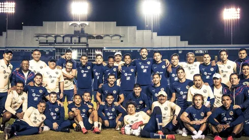América reconoce el campo de juego previo al duelo con Comunicaciones.