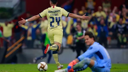 Viñas celebrando un tanto