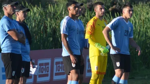 Viñas estuvo presente en empate de Uruguay con Liga Premier.