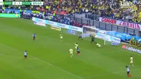Video: Guillermo Ochoa salvó su pórtico en los minutos finales.