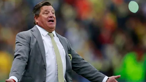 Miguel Herrera abandonó el Estadio Azteca sin dar declaraciones.