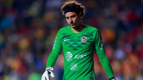 Ochoa hizo regresar a sus compañeros para despedirse de la afición.