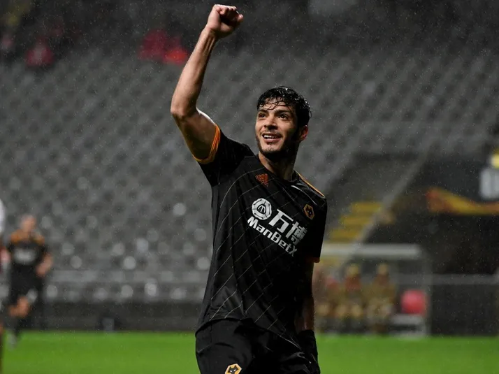 La cabeza de Raúl Jiménez le dio el empate a Wolves
