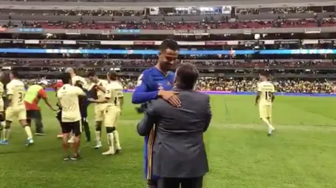 Herrera y Reyes se saludaron antes del inicio del partido.