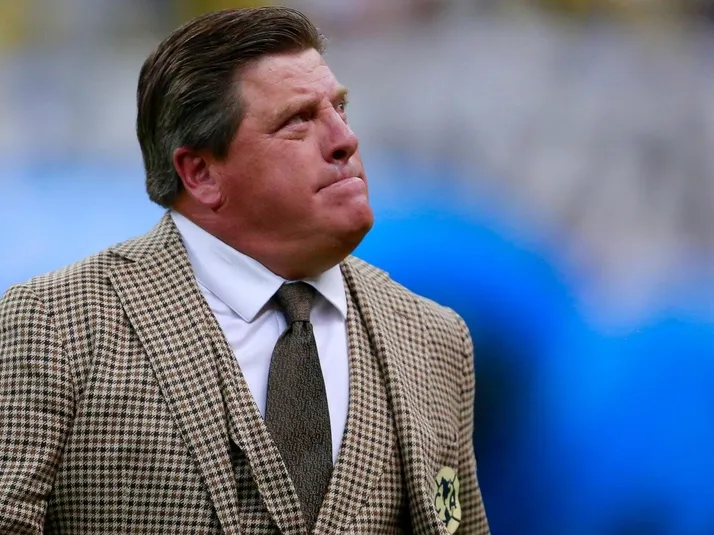 El Piojo Herrera criticado por visitar a Joao Maleck