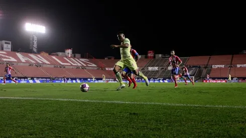La playera conmemorativa con la que jugará América esta tarde.