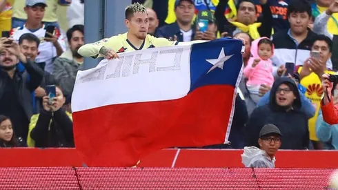 Nico Castillo celebró su gol con dedicatoria a Chile.