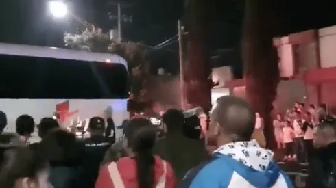 Aficionados despide al plantel de América de Aguascalientes.