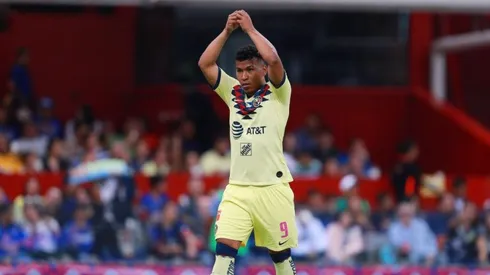 Roger Martínez celebró con todo los goles de América.