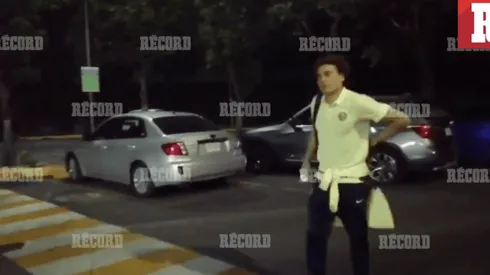 Memo Ochoa llegó al hospital para acompañar a Gio.