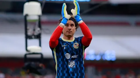 Afición americanista apoya a Memo Ochoa en el trabajo físico.