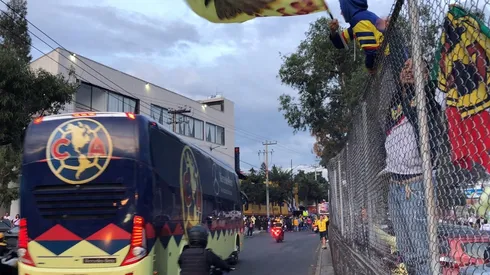Llegada del plantel al Azteca