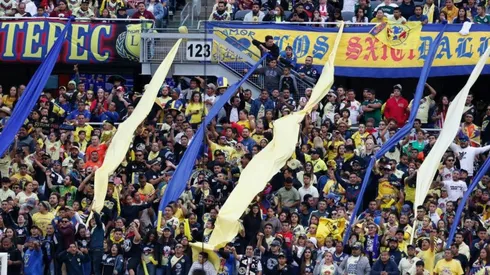 La Monumental le dedica un cántico a Oribe Peralta.