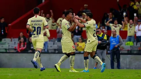 Henry Martin celebrando su gol.