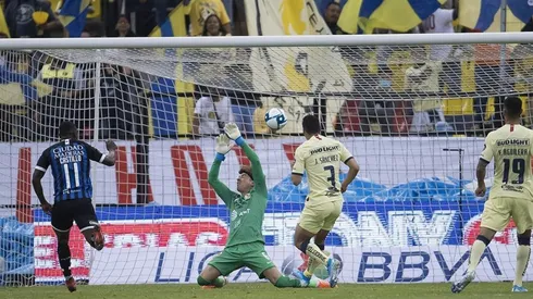 El portero fue desaprobado por la afición azulcrema al permitir goles de nuevo