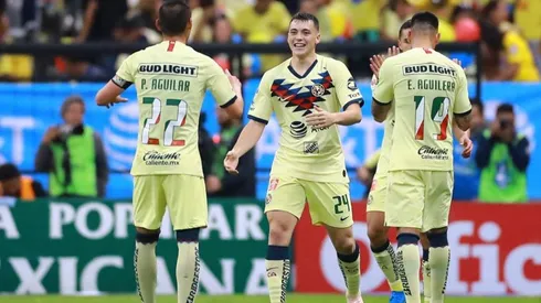 Federico Viñas celebrando su primer gol con América.