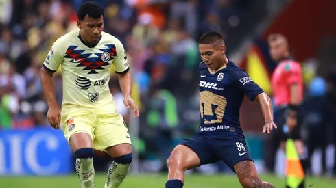 Roger Martínez en el partido ante Pumas.