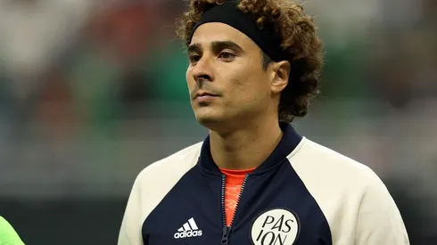 Una multitud recibió a Memo en el aeropuerto