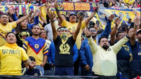Afición del América en el Soldier Field.