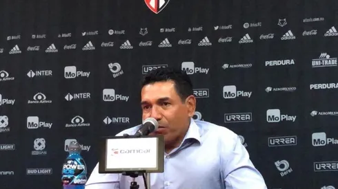 Álvaro Galindo en conferencia de prensa.