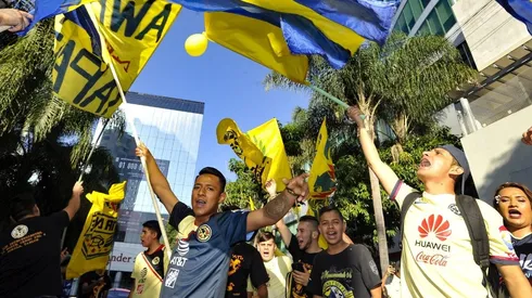 Aficionados de América en el hotel de concentración.