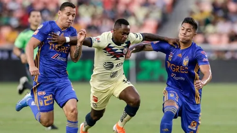 América enfrentando a Tigres en la Leagues Cup.