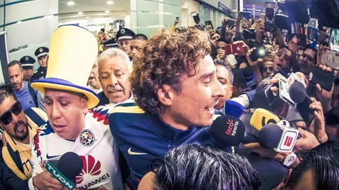 Guillermo Ochoa en su llegada a México.