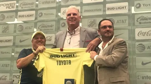 América presentando a su nuevo auspiciador.