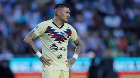 Nicolás Castillo con la playera de América.