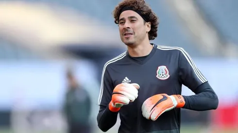 Guillermo Ochoa en el entrenamiento de la Selección Mexicana.