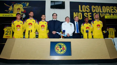 América presentaría a todos sus refuerzos juntos