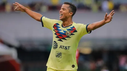 Giovani dos Santos celebrando su primer gol con América.