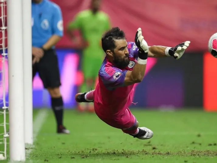 Récord: Claudio Bravo es imposible que llegue al América