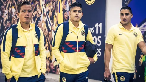 América llegando al Estadio Azteca.