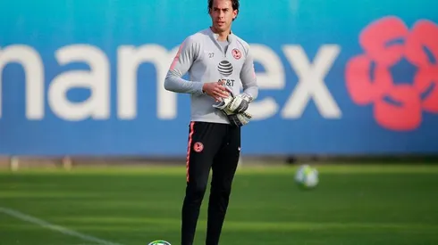 Óscar Jiménez en el entrenamiento del América.